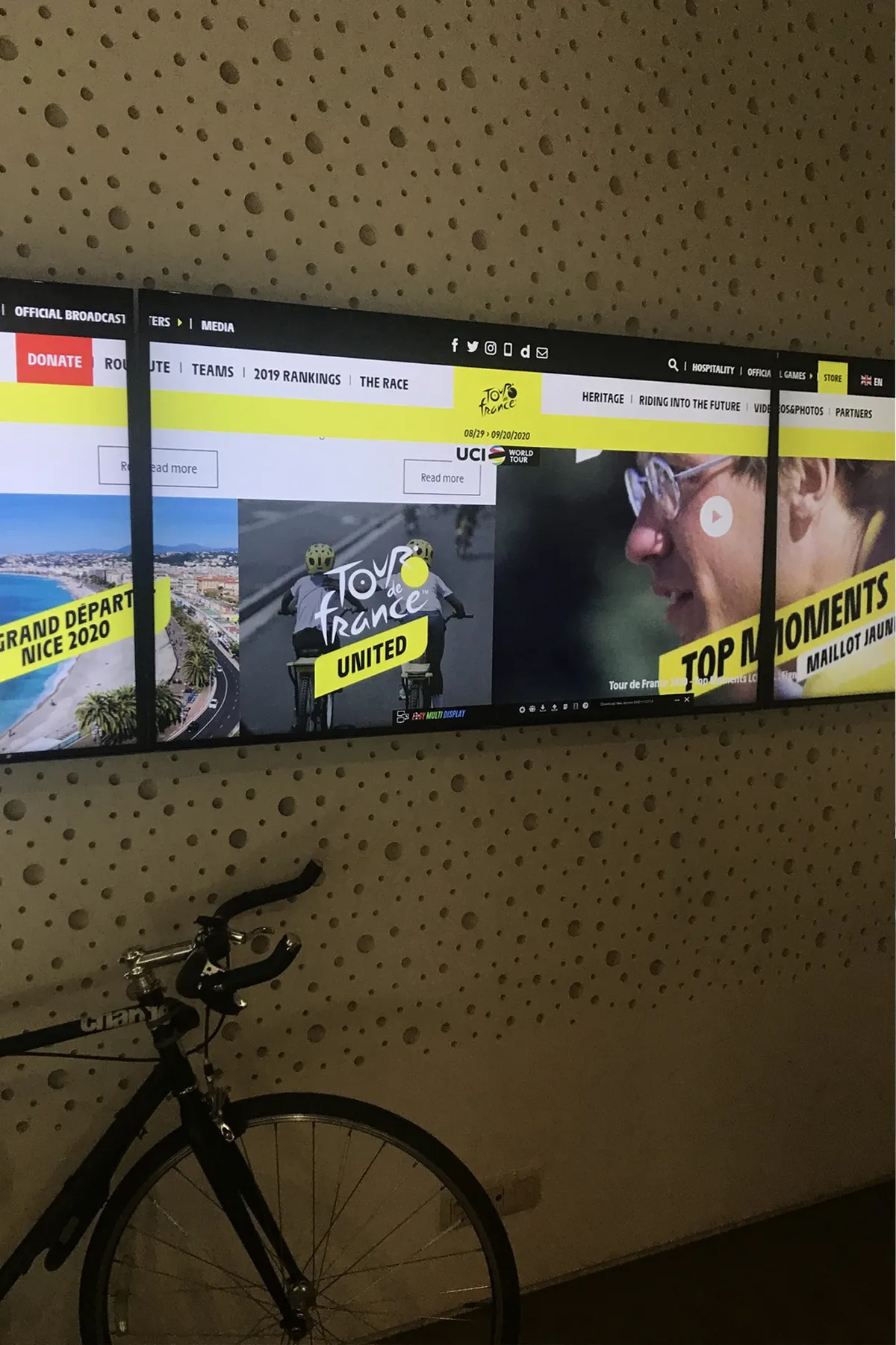 Écrans d'affichage dynamique en espace d'accueil