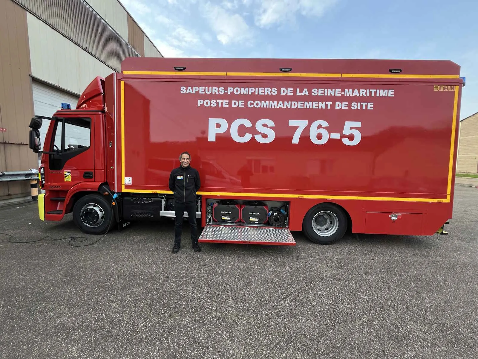 Camion poste de commandement PCS 76-5 des sapeurs-pompiers de Seine-Maritime