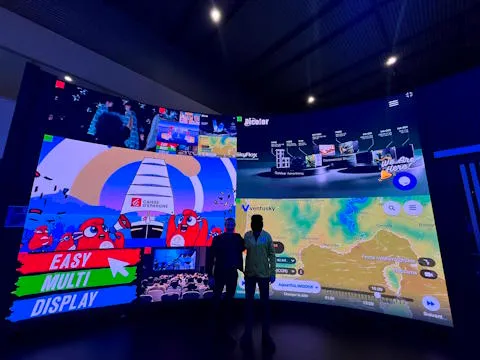 Mur LED courbe immersif piloté par Easy Multi Display