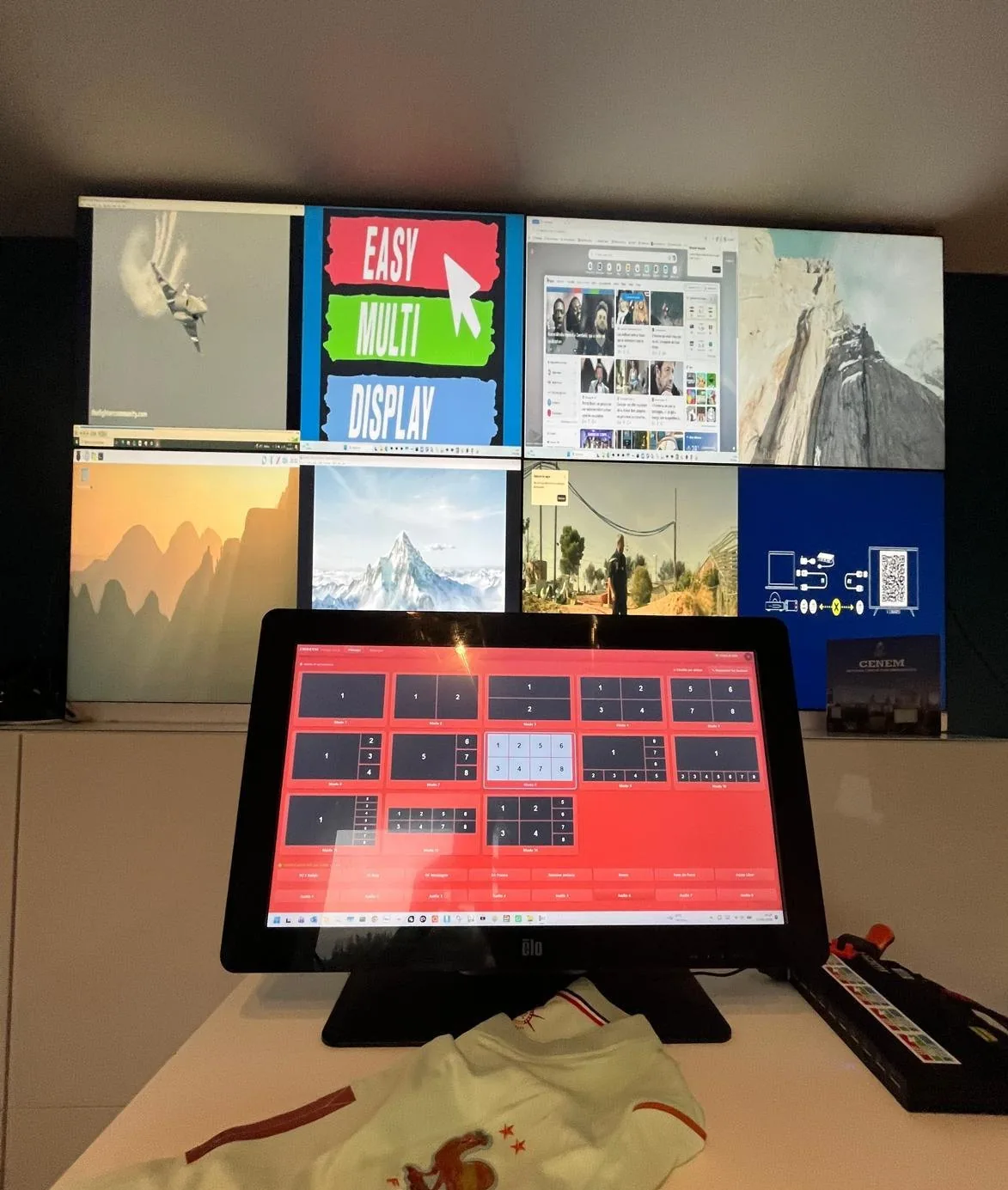 Mur d'images tactile de la gamme éco Easy Multi Display pour centre de supervision